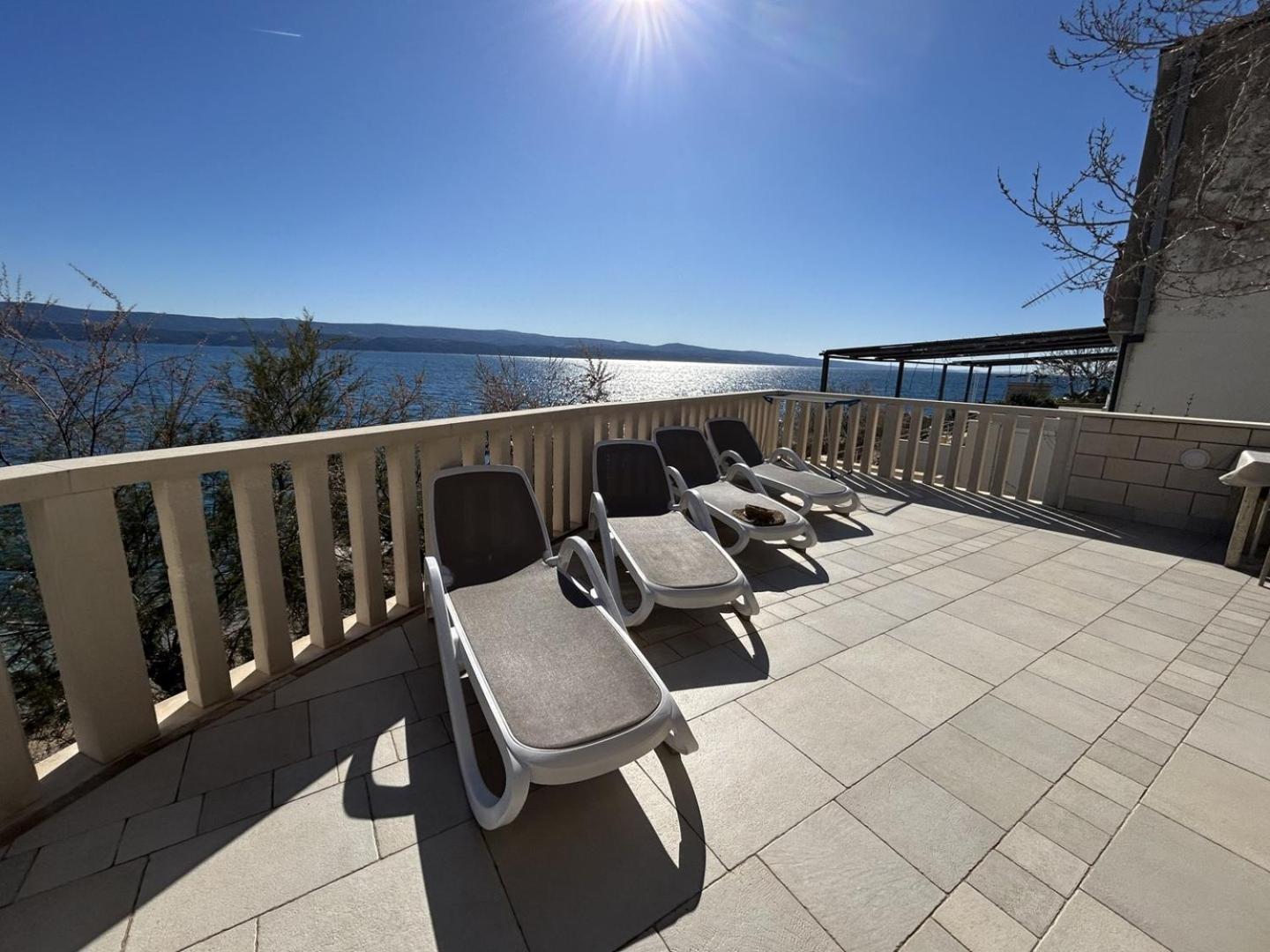 Azure Apartments By The Sea Near City 오미스 외부 사진