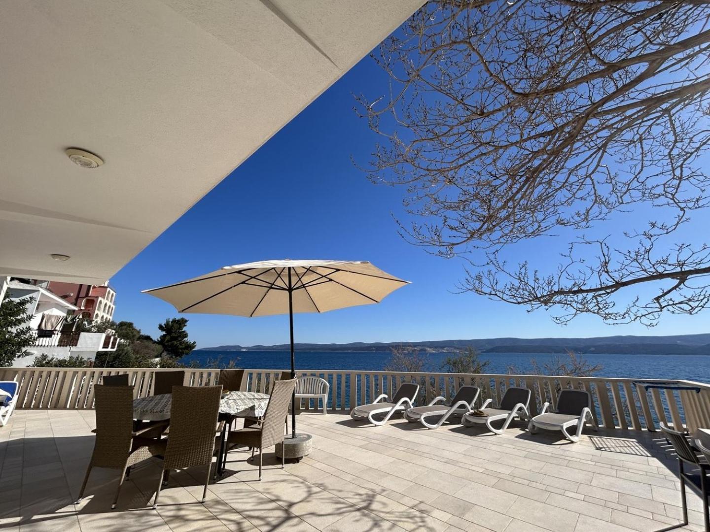 Azure Apartments By The Sea Near City 오미스 외부 사진