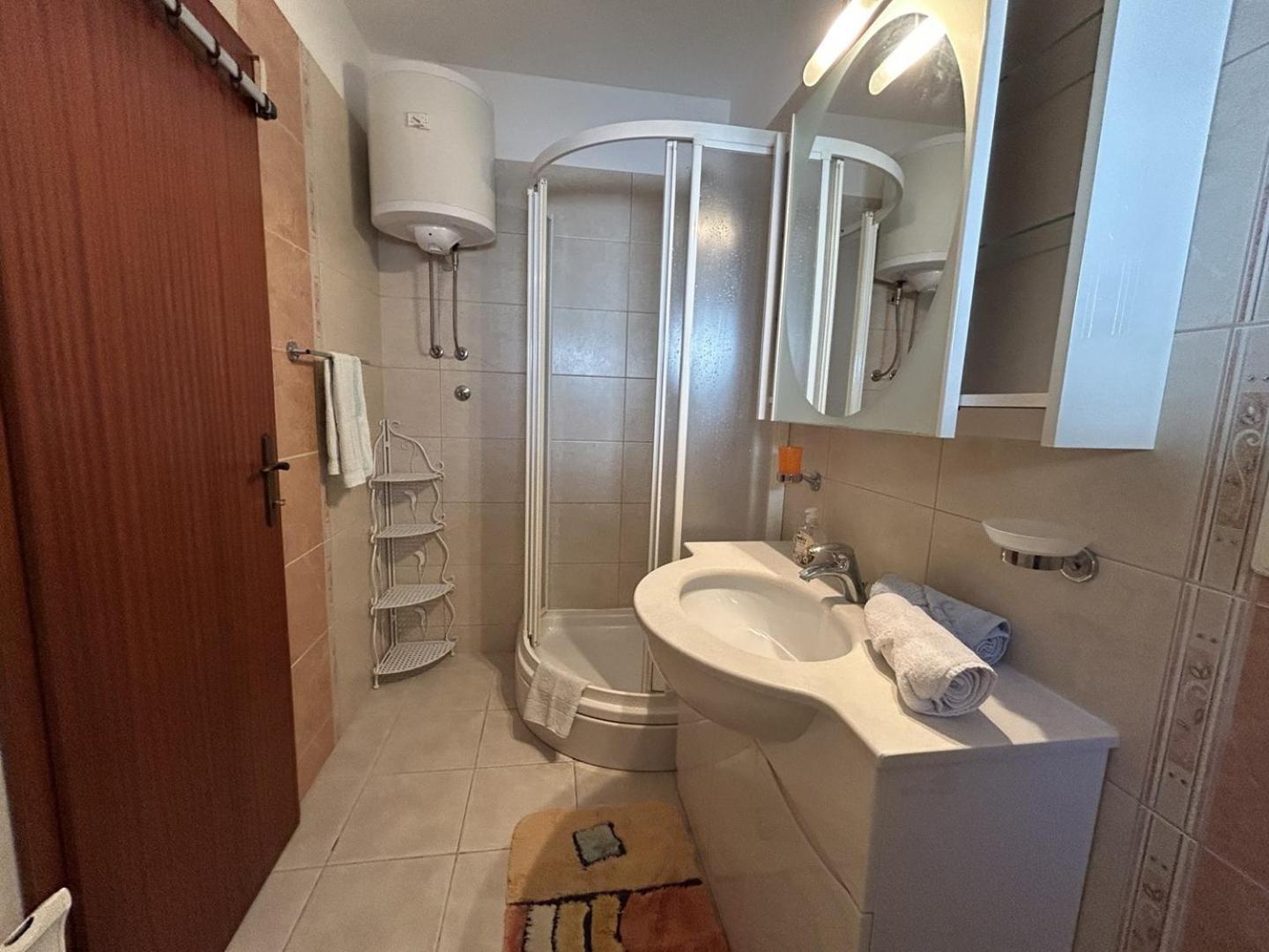 Azure Apartments By The Sea Near City 오미스 외부 사진