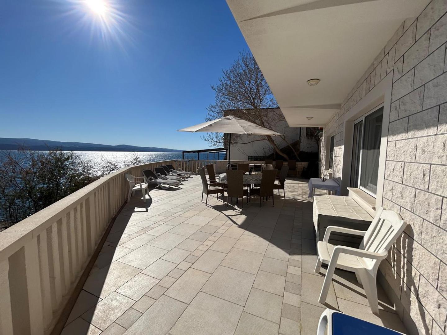 Azure Apartments By The Sea Near City 오미스 외부 사진